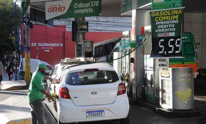 Gasolina: Petrobras reduz preço nas refinarias em 4,85% a partir de amanhã - Juarez Rodrigues/EM/D.A
