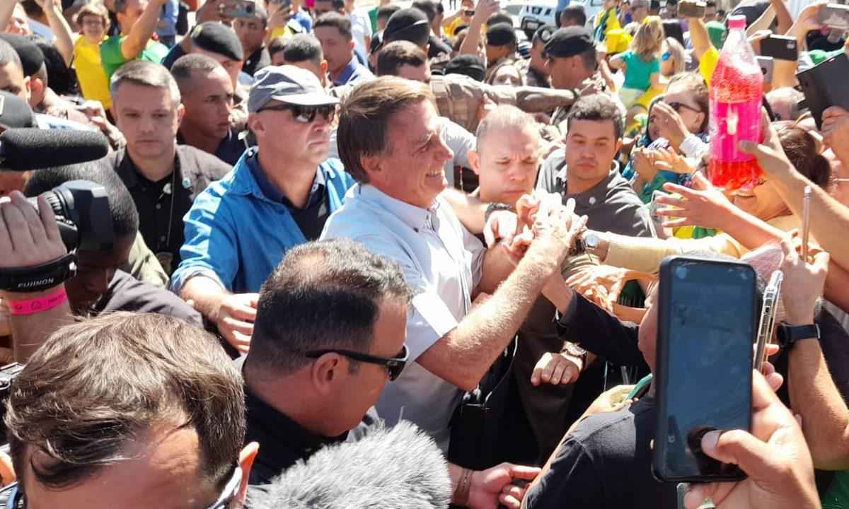 Bolsonaro critica imprensa e é recebido aos gritos de mito em Juiz de Fora - Bruno Luis Barros/EM/D.A Press