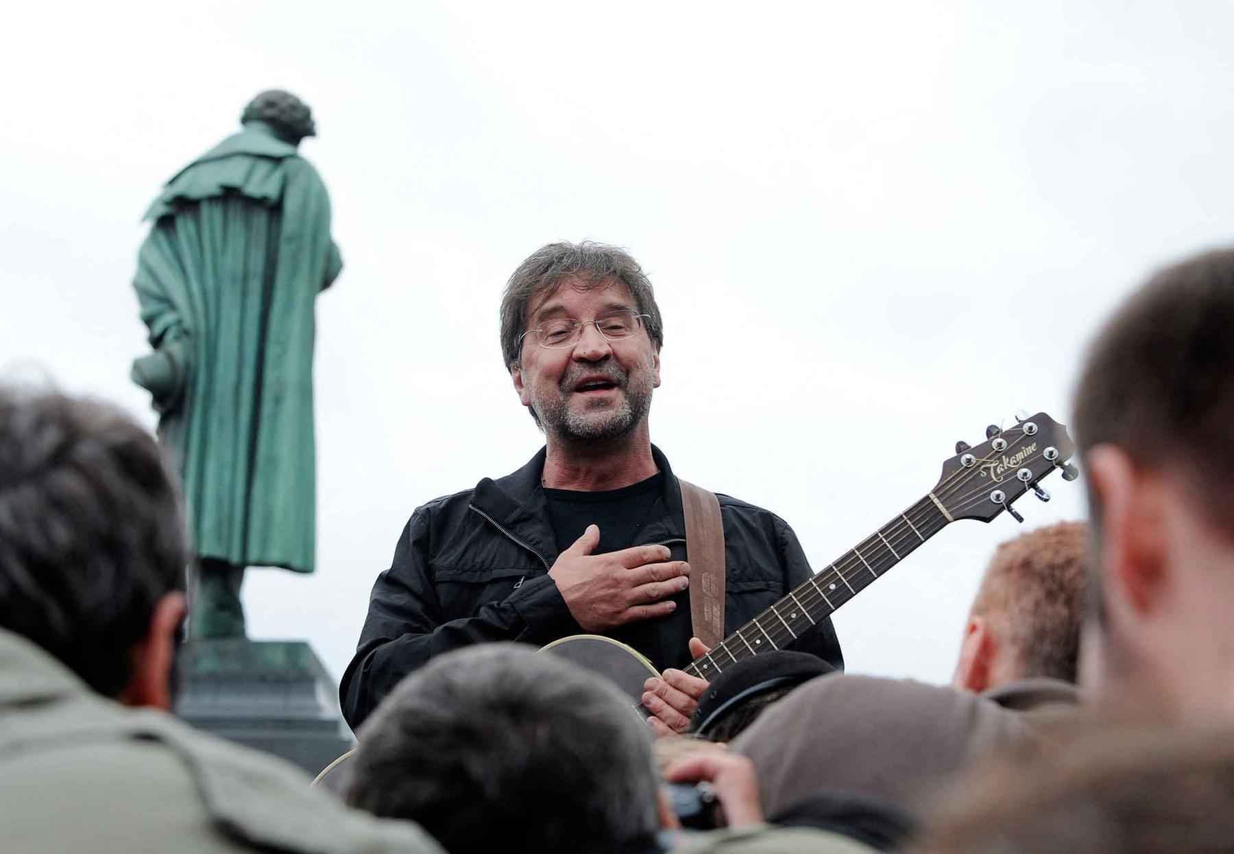 Famoso roqueiro russo vai pagar multa por criticar guerra durante show - Natalia Kolesnikova/AFP/22/8/2010