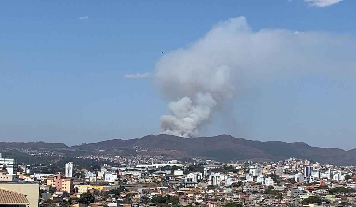 Incêndio florestal na Serra do Gandarela chega ao terceiro dia - Jorge Lopes/EM/D.A. Press
