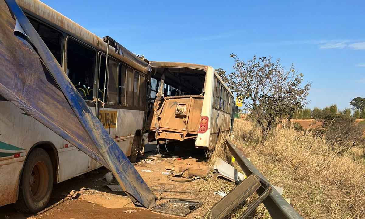 MG: acidente entre dois ônibus deixa 33 feridos - Redes Sociais/Divulgação