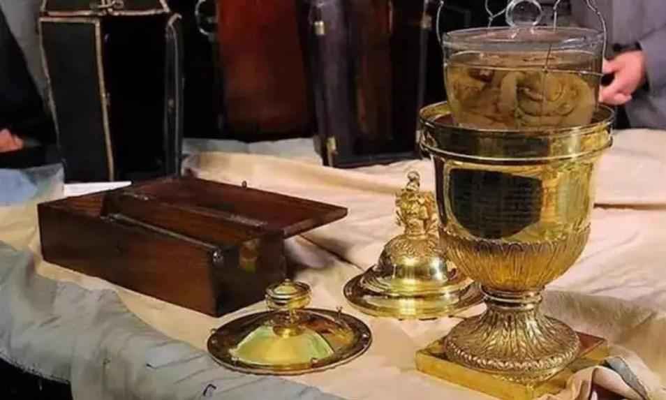 Em 'visita de Estado', coração de Dom Pedro I chega ao Brasil - Coração de Dom Pedro/Reprodução