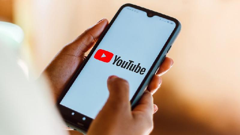 YouTube vai exibir conteúdo educando usuários sobre fake news - Getty Images
