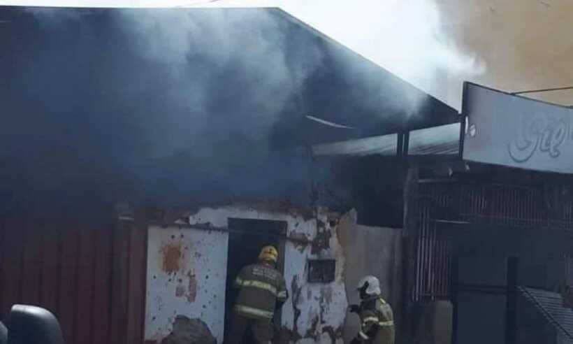 Incêndio em garagem mata cachorro em Minas - SALA DE IMPRENSA CBMMG