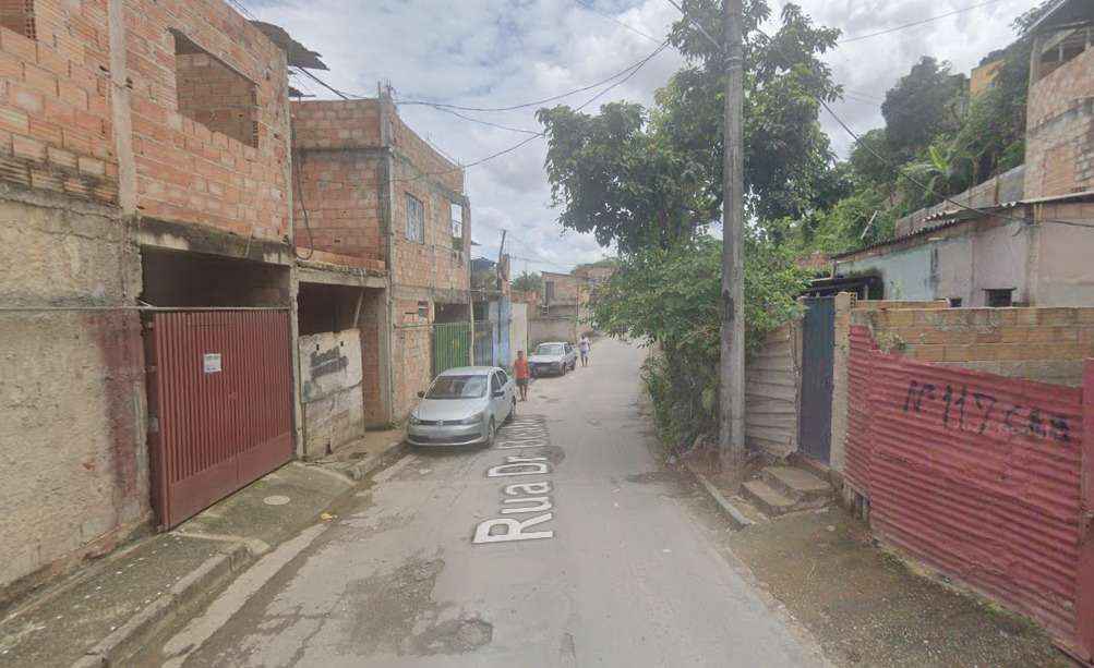 Homem fica ferido após laje de casa desabar em BH - Reprodução/Google Street View