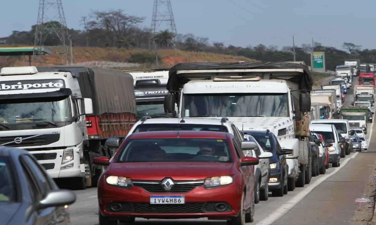 BR-262: moradores de ocupação fecham rodovia pela segunda vez esta semana - Edesio Ferreira/EM/D.A Press