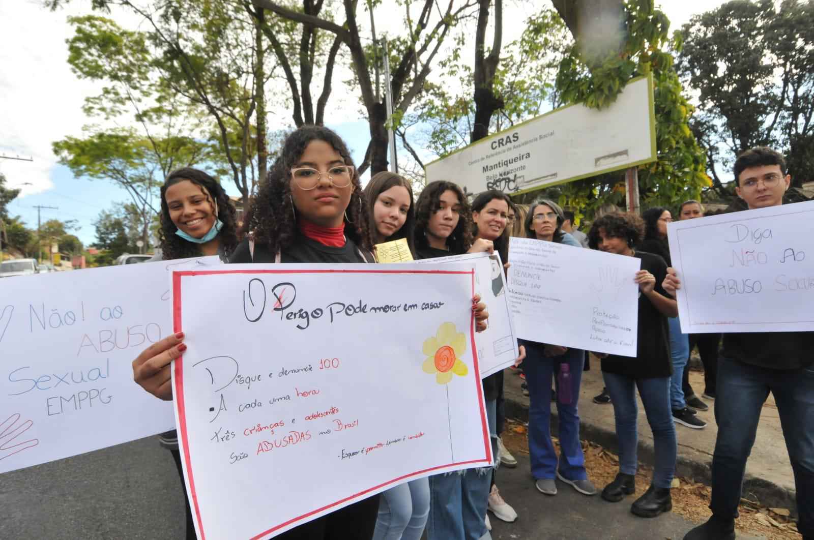 Caso Bárbara Vitória: comunidade faz passeata por proteção das crianças -  Gladyston Rodrigues/EM/D.A Press