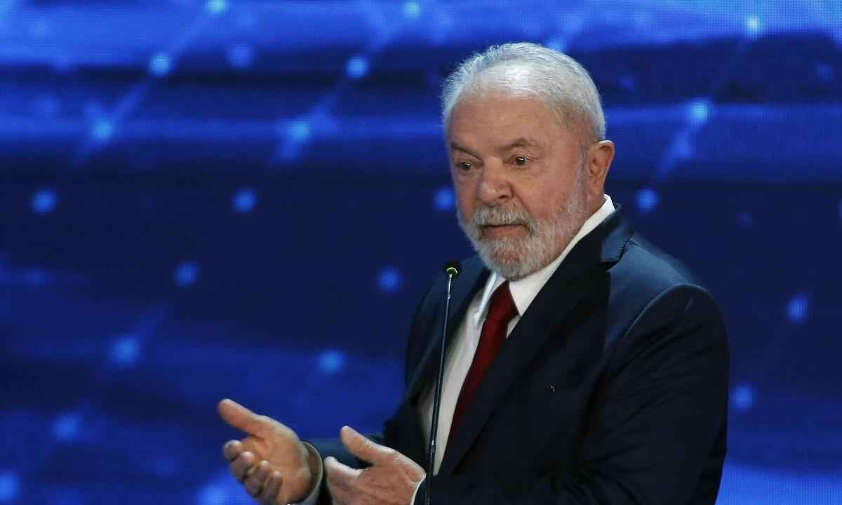 Lula para Bolsonaro no debate: 'Ministro falou para deixar boiada passar' - Miguel SCHINCARIOL / AFP