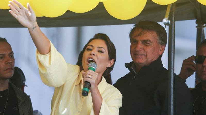 Michelle Bolsonaro: A trajetória da primeira-dama que promete 'Jesus no governo' em cruzada por Bolsonaro entre evangélicas - Reuters