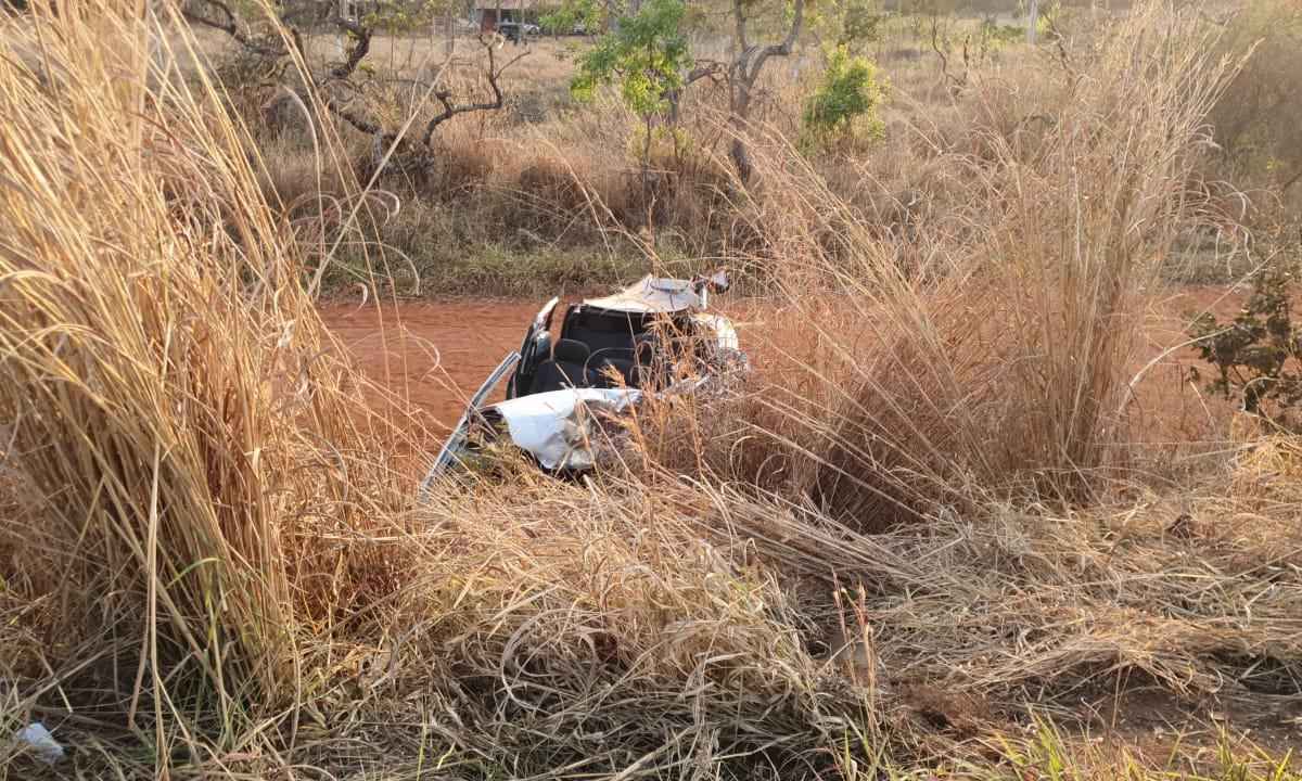 Batida frontal na MGC-452 deixa dois mortos em Uberlândia - Vinícius Lemos