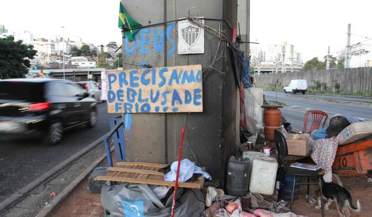 Frio em BH: saiba onde doar agasalhos, roupas e alimentos - Edesio Ferreira/EM/D.A Press