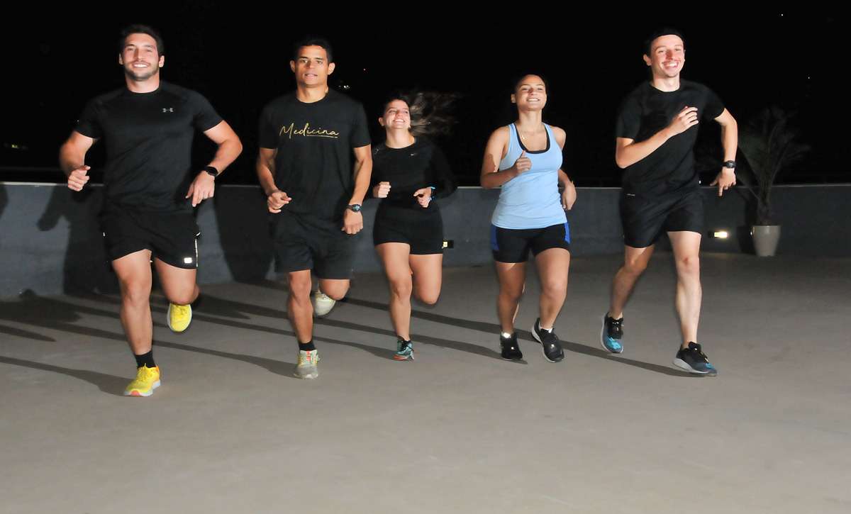 Estudantes promovem corrida inusitada para ajudar pessoas de baixa renda - Marcos Vieira/EM/D.A Press