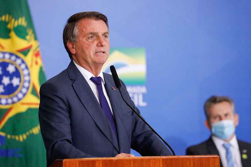 Mansões, rachadinhas e dinheiro vivo: Deixe de ser cara de pau, Bolsonaro! - Divulgação/PR