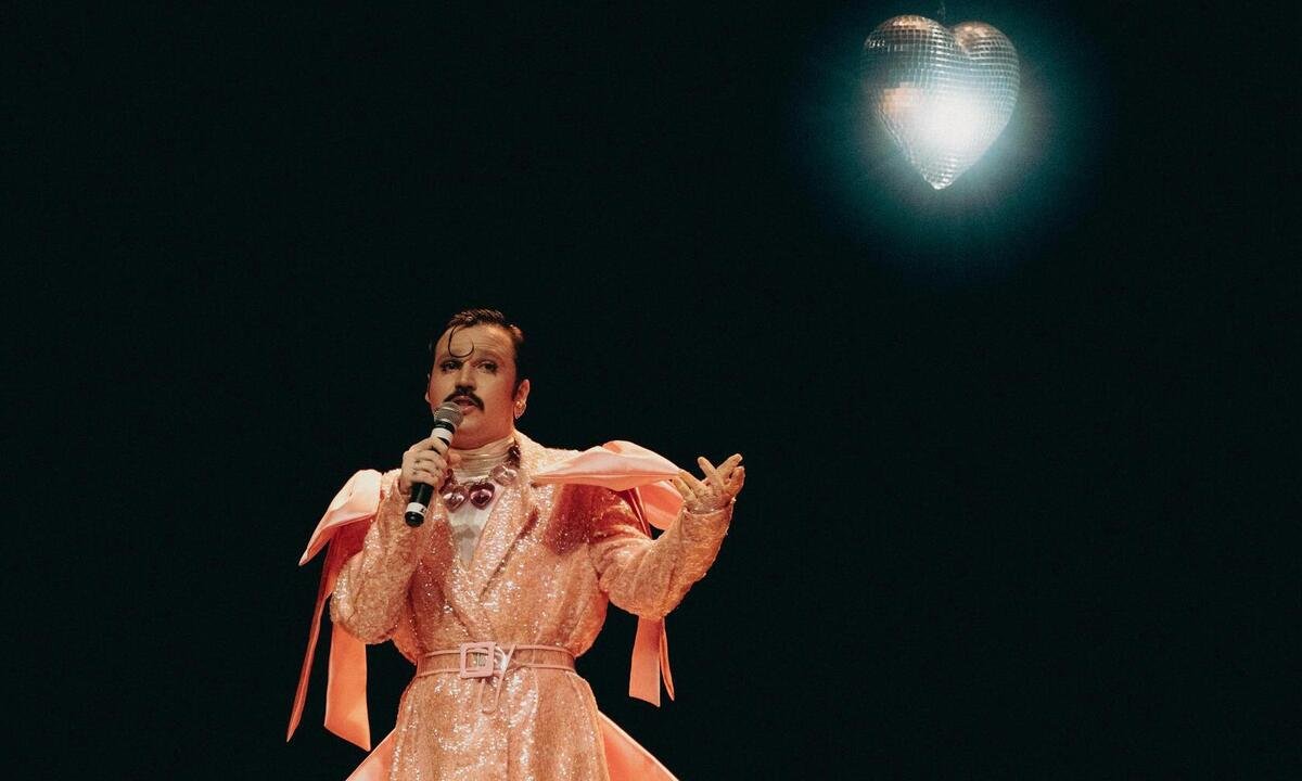 Comediante Esse Menino promete sexta com "show gay" em BH - Oruê Brasileiro/divulgação