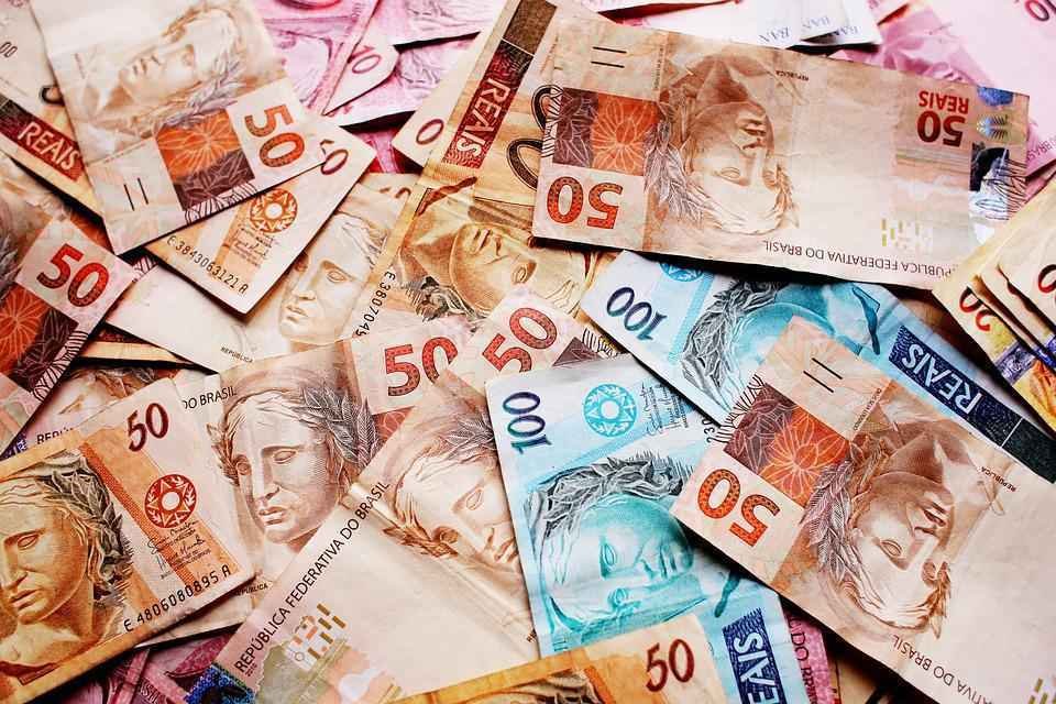 Dívida pública cai um pouco mais e desce a 77,6% do PIB brasileiro - Pixabay