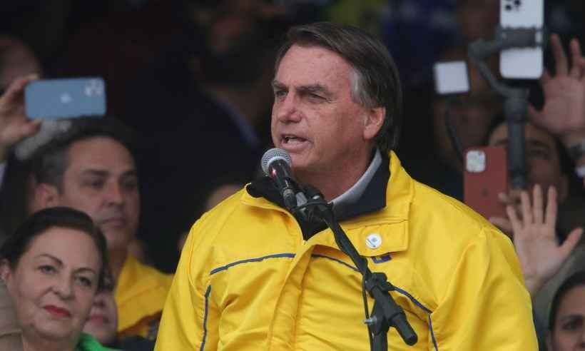 Uso de dinheiro vivo volta a atingir Bolsonaro na campanha - SILVIO AVILA / AFP