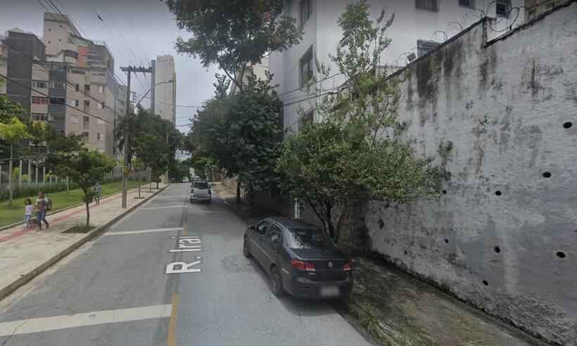 Acidente com três veículos deixa homem ferido no bairro Vila Paris, em BH - Street View