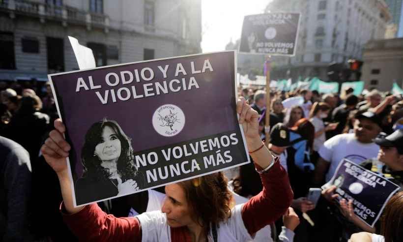 Atirador roubou de amigo arma usada para tentar matar Kirchner, diz jornal - Emiliano Lasalvia / AFP