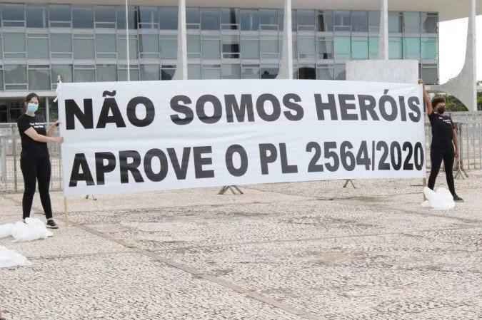 Barroso suspende lei que cria piso nacional da enfermagem - SindEnfermeiro-DF/ASCOM