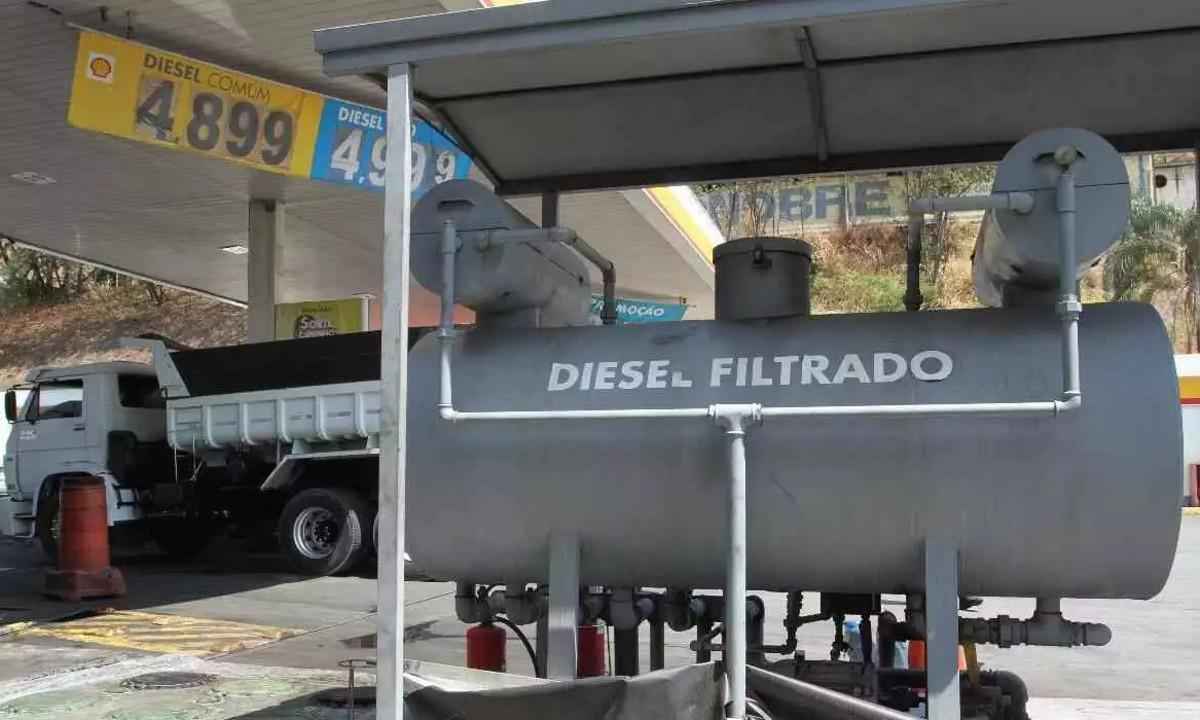 Tanqueiros podem parar caso preço do óleo diesel não caia  -  Edésio Ferreira/EM/D.A Press