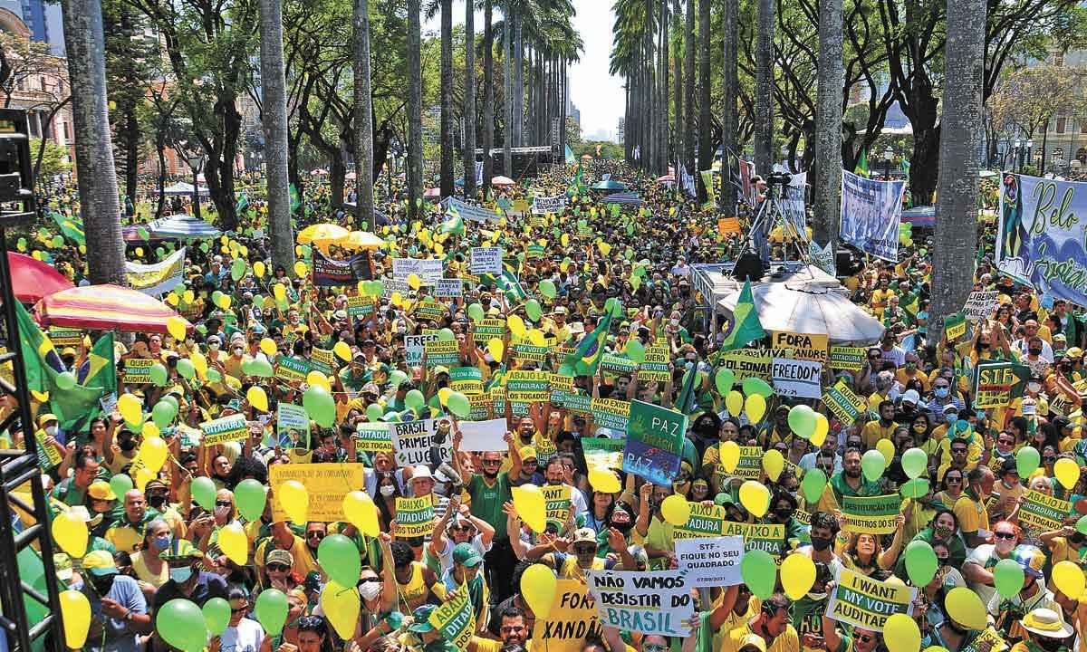 Nas comemorações do Dia da Independência no ano passado, apoiadores do presidente lotaram a Praça da Liberdade, em Belo Horizonte -  (crédito: Ramon Lisboa/EM/D.A Press - 7/9/21)