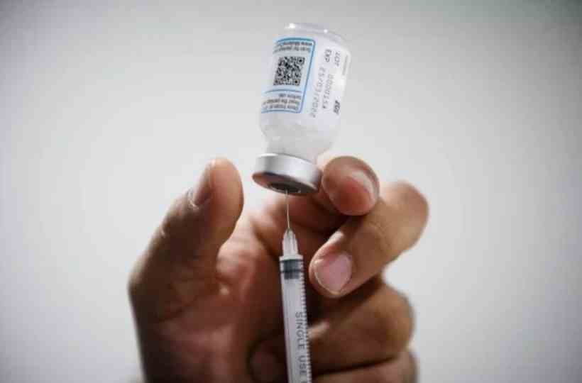Estudo reforça risco baixo de miocardite após vacina contra COVID-19 - Clement Mahoudeau/ AFP