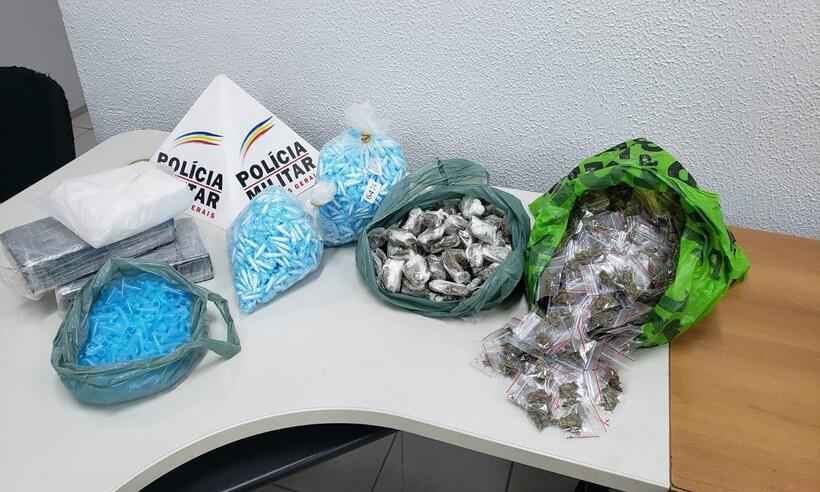 Polícia apreende maconha e cocaína em casa usada como depósito de drogas - PMMG/Reprodução
