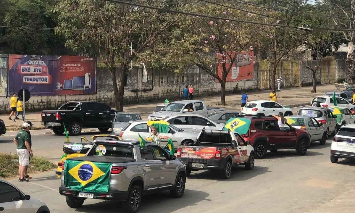 Carreata pró-Bolsonaro é realizada em Divinópolis - Amanda Quintiliano