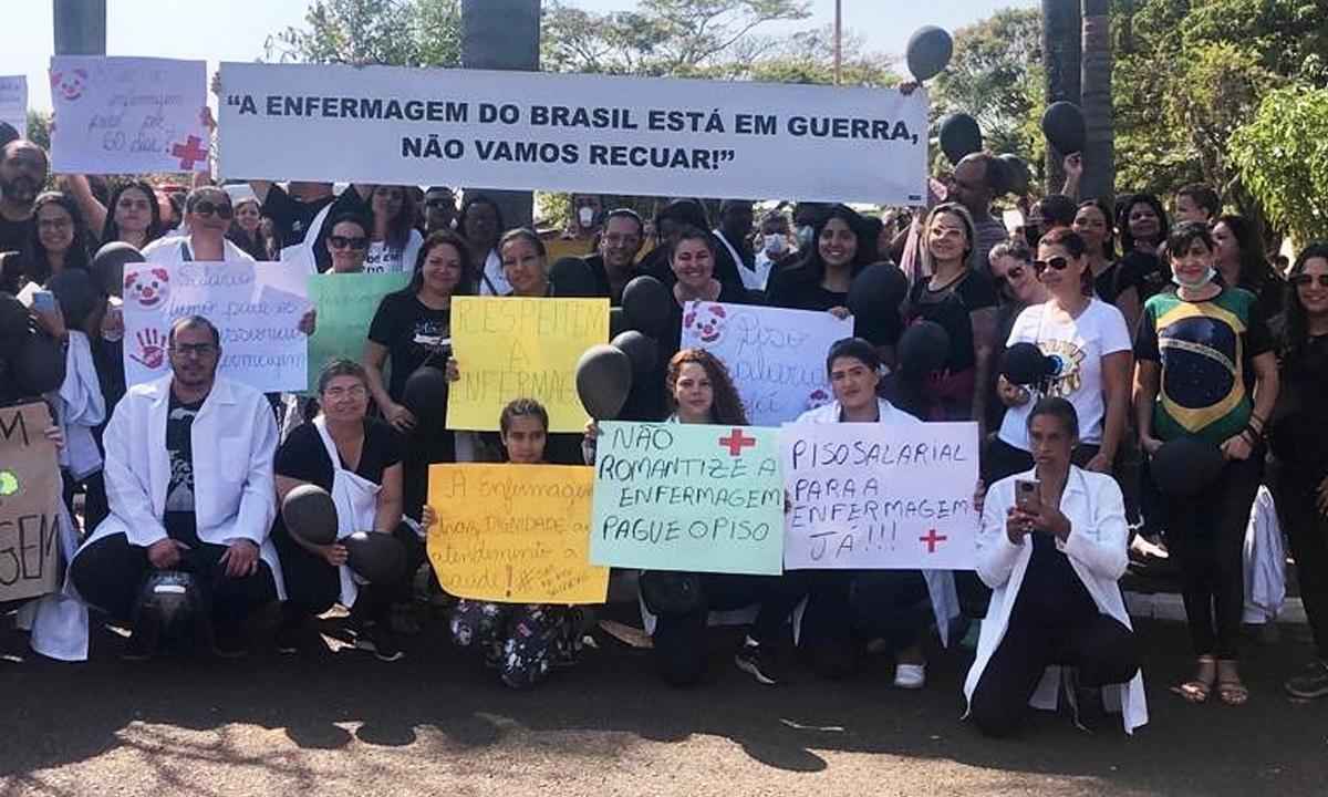 Uberaba: enfermeiros protestam durante desfile de 7 de setembro - Boca no Trombone/Divulgação