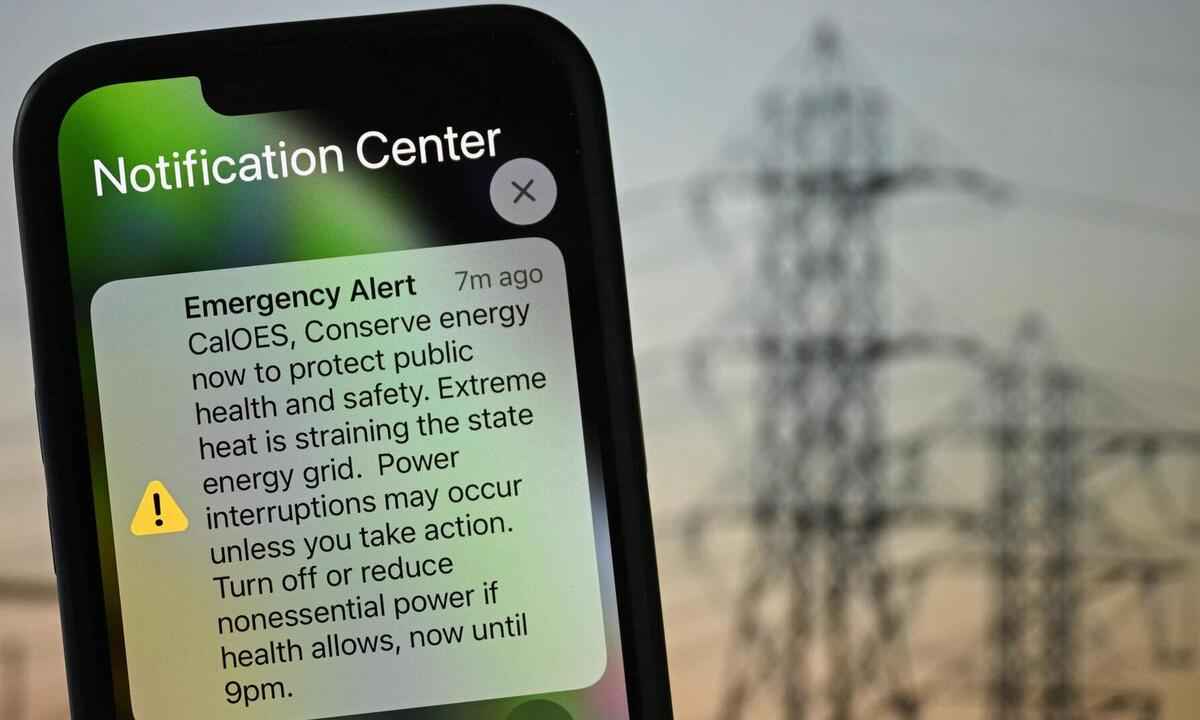 iPhone 14 manda mensagem de emergência sem sinal; veja lançamentos e preços - Patrick T. FALLON / AFP