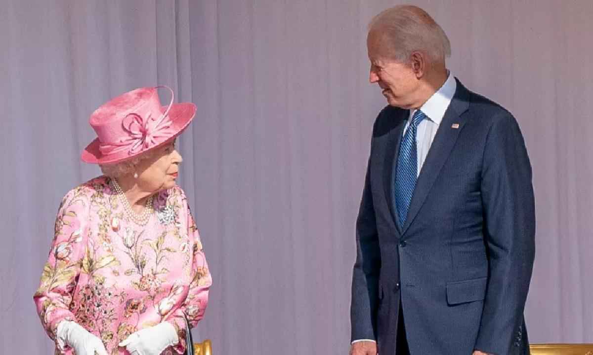 Joe Biden e Kamala Harris prestam homenagens à rainha Elizabeth II - Arthur Edwards/Pool via Reuters