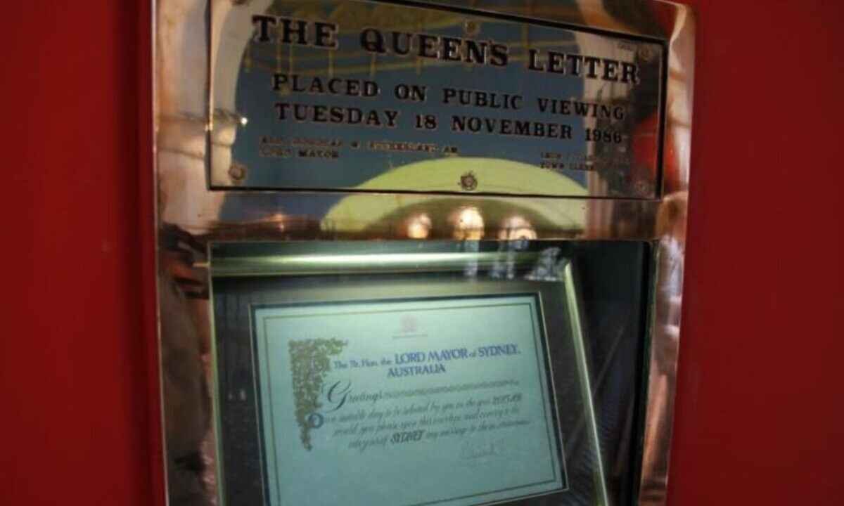 Cápsula do tempo: carta escrita por Elizabeth II só pode ser aberta em 2085 - Reprodução/Atlas Obscura