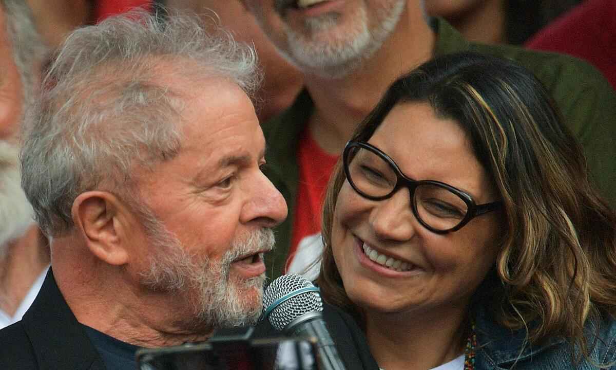 Janja brinca e pede para Lula tomar 'viagra do sertão' - CARL DE SOUZA / AFP