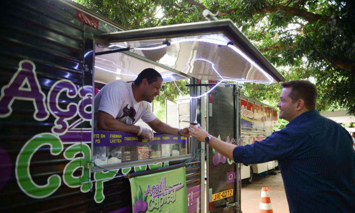Câmara de BH aprova venda de água de coco e caldo de cana em food trucks - José Cruz/Agência Brasil