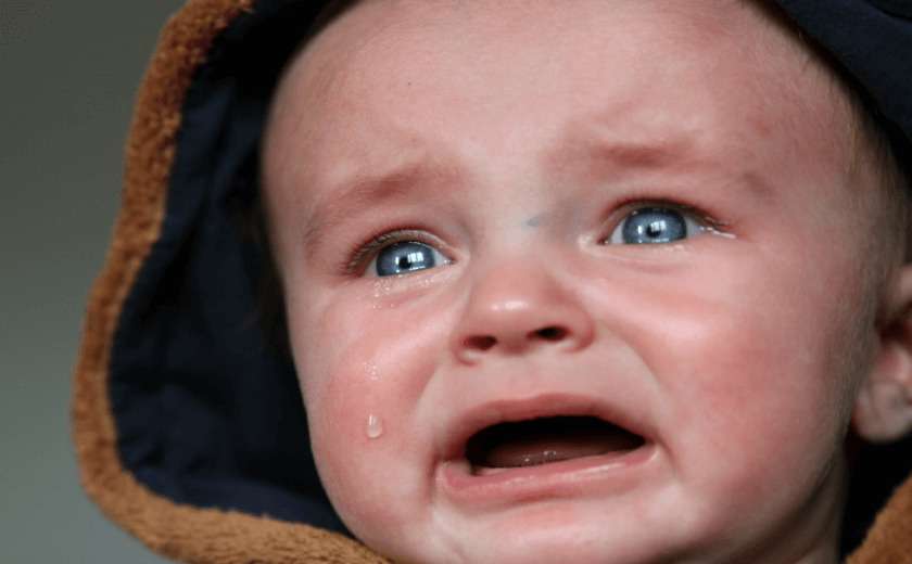 Segurar e caminhar cinco minutos acalma o bebê chorando, segundo estudo - Pexels/Reprodução 