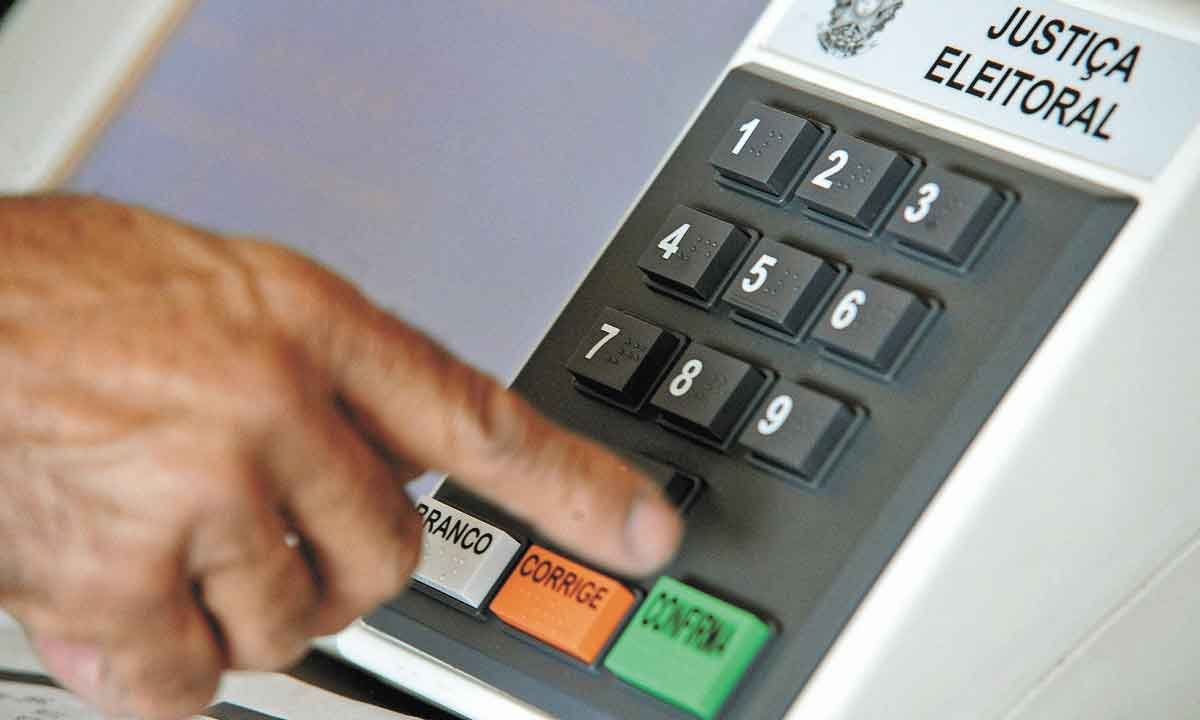 "Voto útil" não leva ninguém pra votar puxado pelo nariz - Elza Fiuza/Agência Brasil - 16/9/14