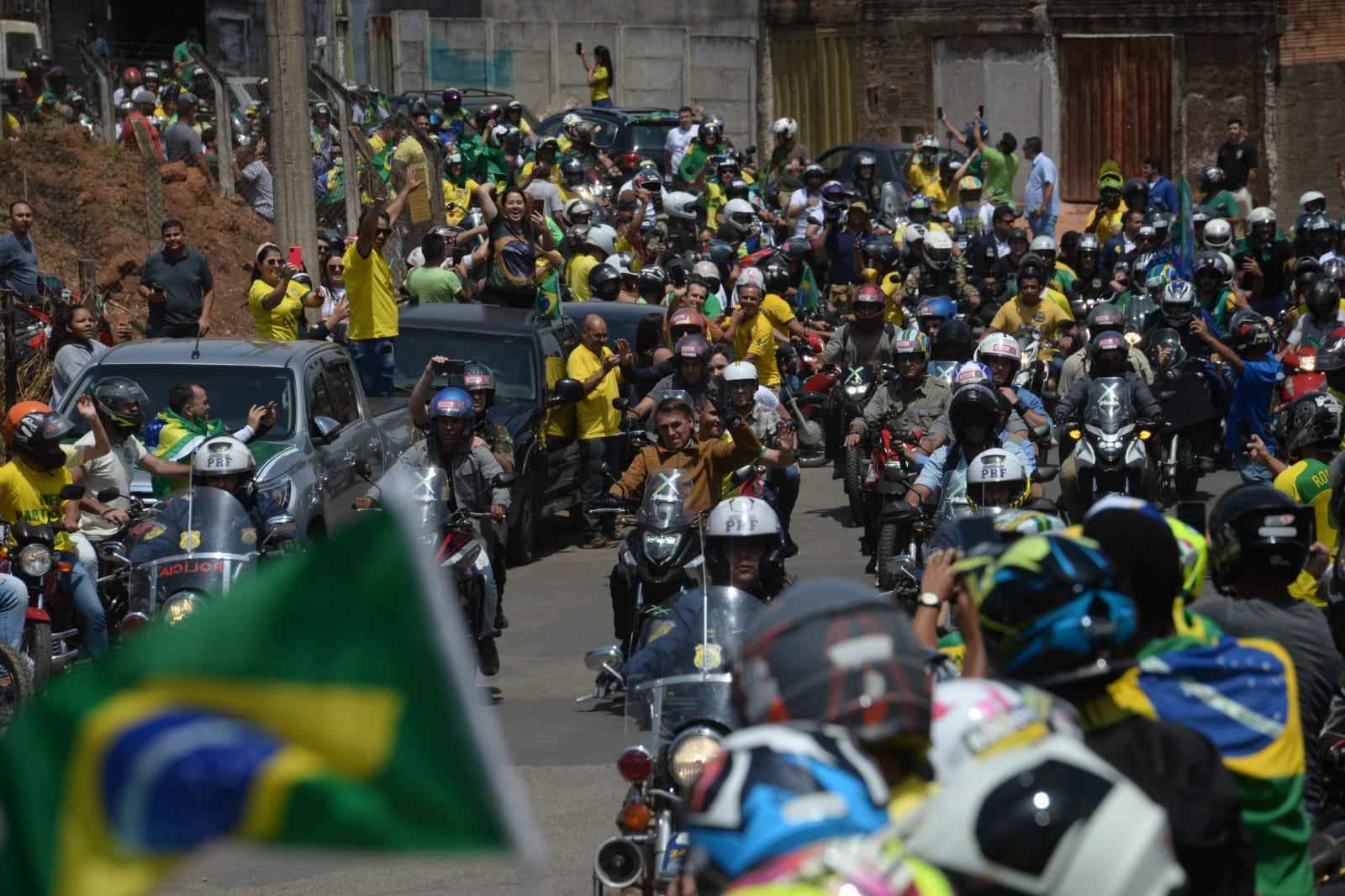 Em Divinópolis, Bolsonaro cita 'abuso de outro poder' em ataques ao STF - Túlio Santos/EM/DA Press