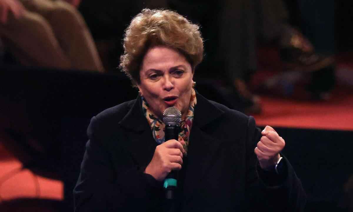 Dilma sobre Ciro: 'Leonel Brizola jamais iria para Paris' - SILVIO AVILA / AFP