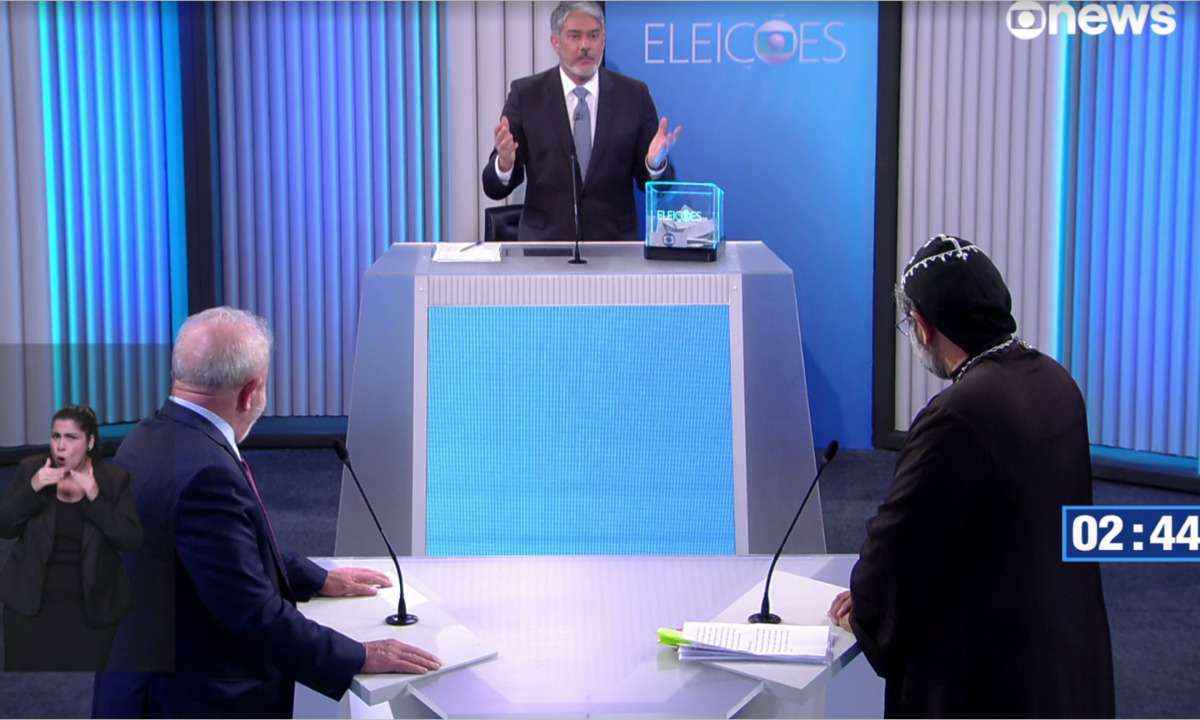 Bonner dá sermão em Padre Kelmon: 'Decidiu instituir nova regra no debate' - Reprodução/TV Globo