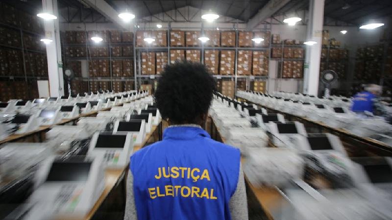 Para onde vai meu voto depois que digito na urna? - Reuters