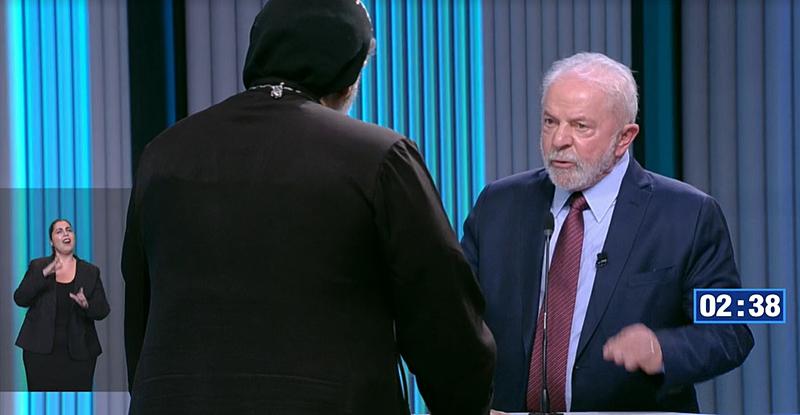 Lula diante de Padre Kelmon: 'Eu estou vendo um impostor' - Reprodução/Rede Globo