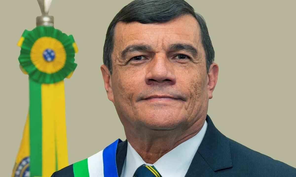 Ministro da Defesa vota em Brasília e evita falar sobre fiscalização das urnas - wikimedia commons
