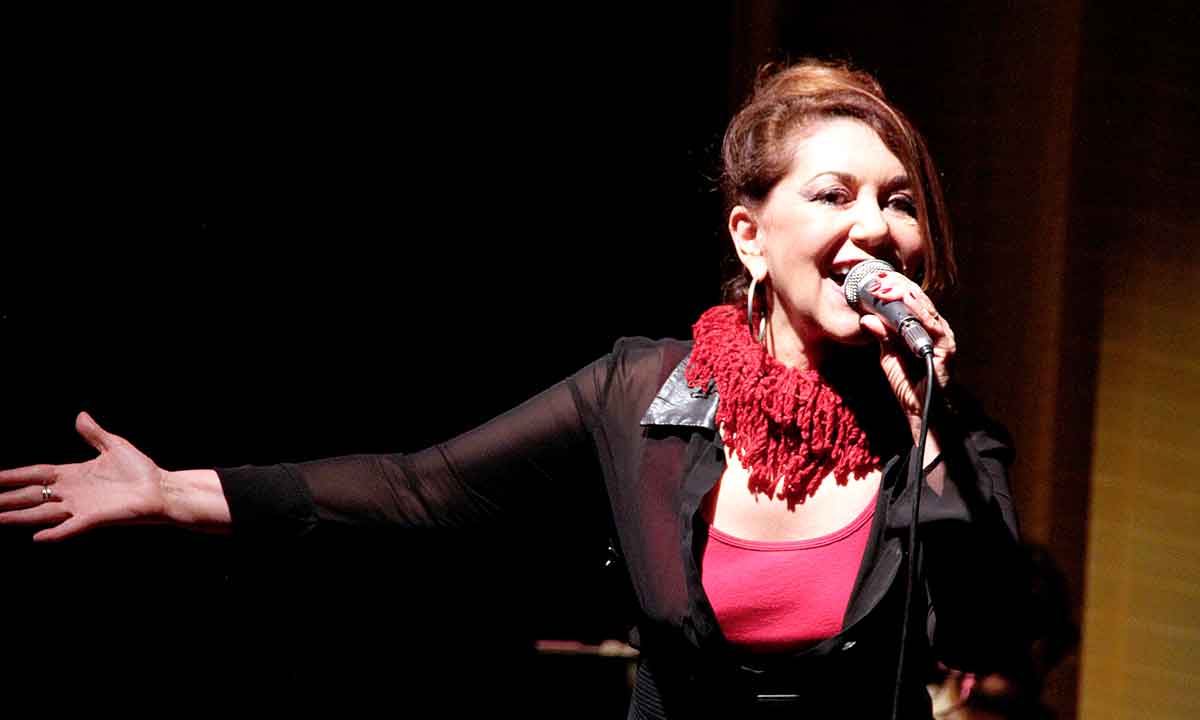 Vânia Bastos traz a Belo Horizonte o show "Superbacana" - Déa Tomich/ divulgação
