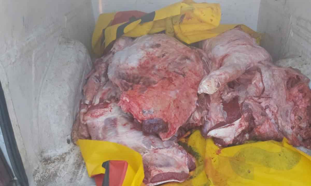 Dupla é presa com 400 quilos de carne imprópria para consumo - Divulgação/Polícia Militar Rodoviária