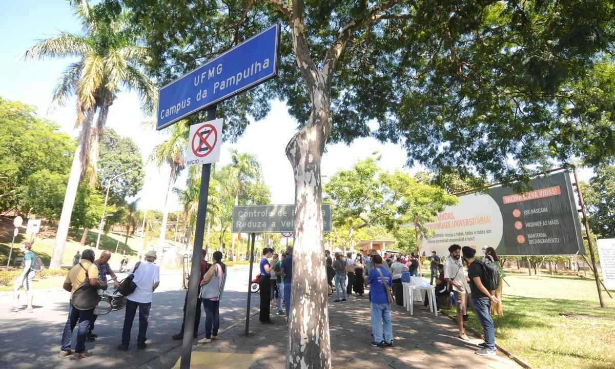 Governo corta R$ 2,4 bi do MEC e federais podem parar por falta de recursos - Leandro Couri/EM/D.A Press