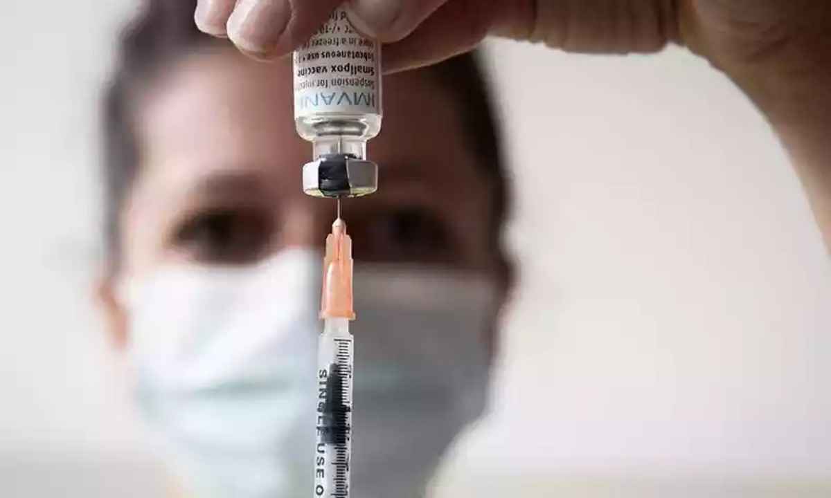 Varíola dos macacos: Brasil recebe as primeiras vacinas  - ALAIN JOCARD / POOL / AFP 