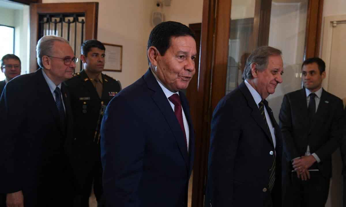 Mourão defende mudanças no STF para aumentar composição e tempo de mandato - PABLO PORCIUNCULA / AFP