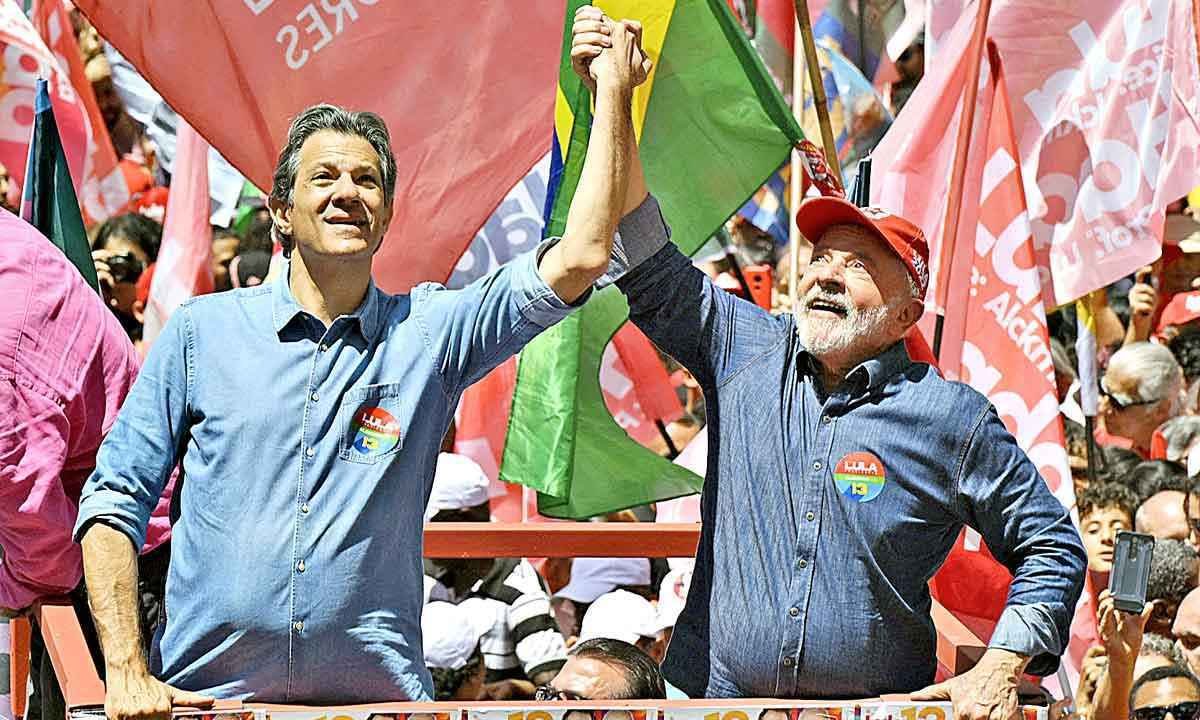 Lula faz caminhada hoje em BH, com nova estratégia juntos aos eleitores - NELSON ALMEIDA/AFP