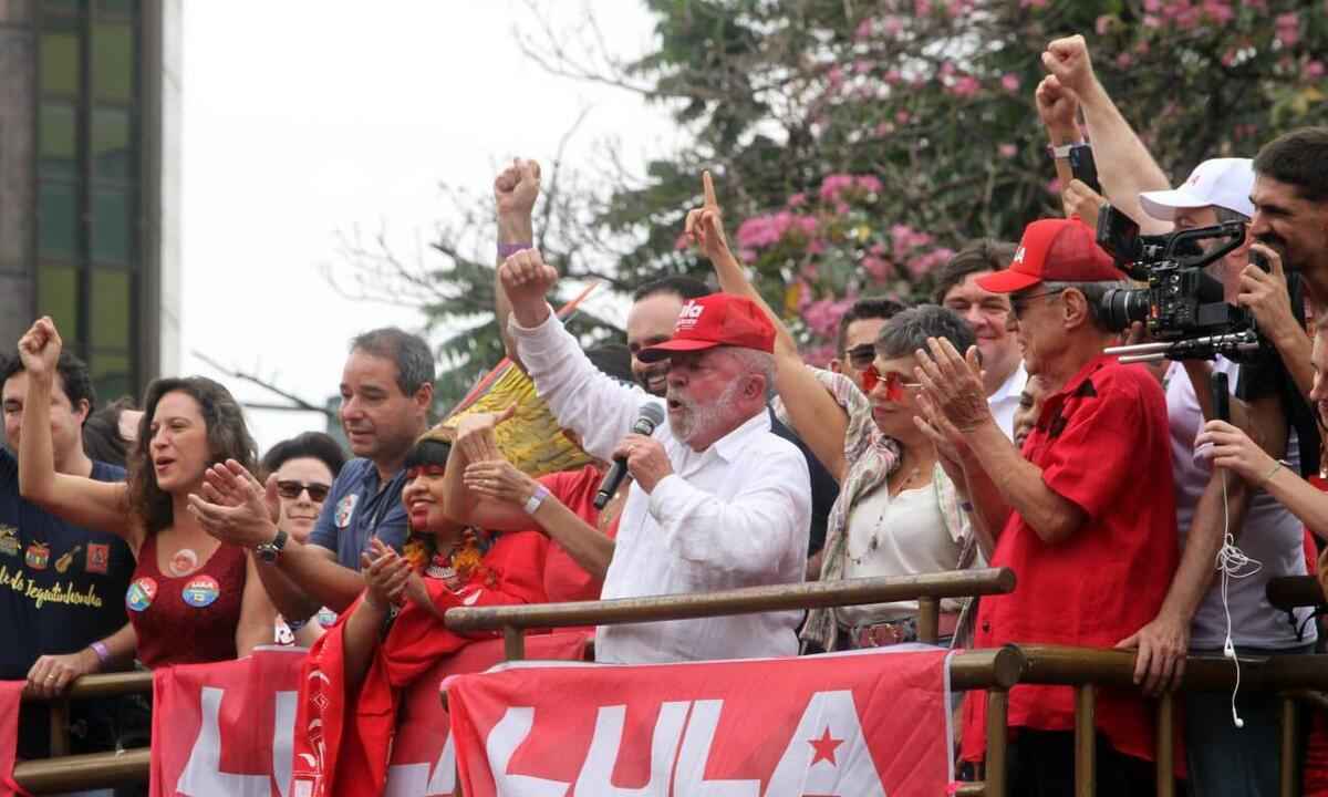 Lula a Bolsonaro: 'Se pensar em morder pernambucano, vai morrer envenenado' - Jair Amaral/EM/D.A Press
