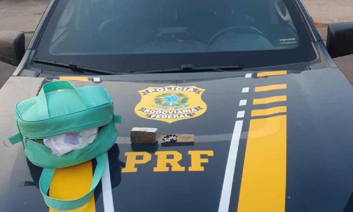 Polícia apreende maconha dentro de bolsa de bebê de 1 mês - Divulgação/PRF